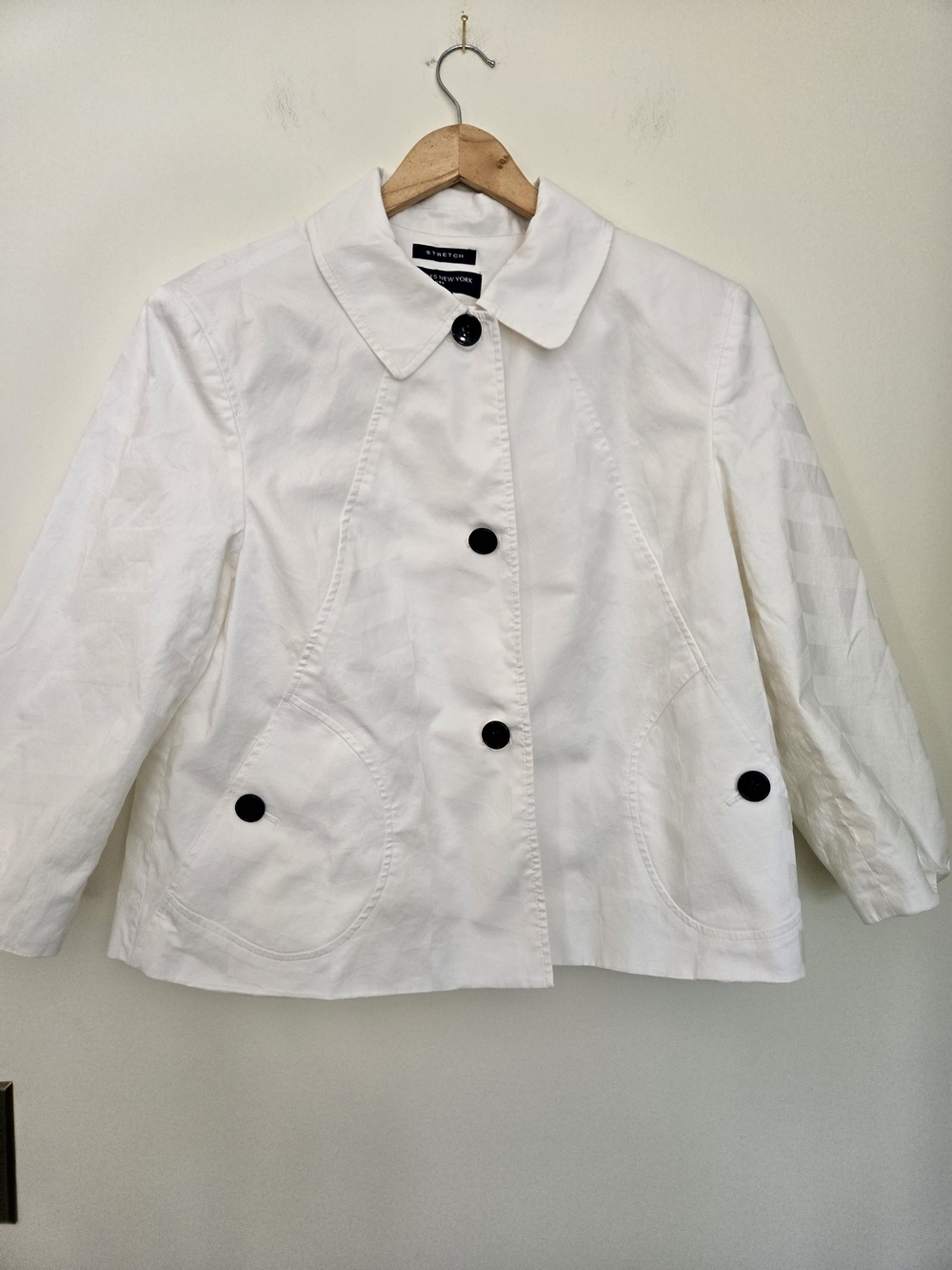 Jones New York White Cropped Trench Coat with Black Buttons